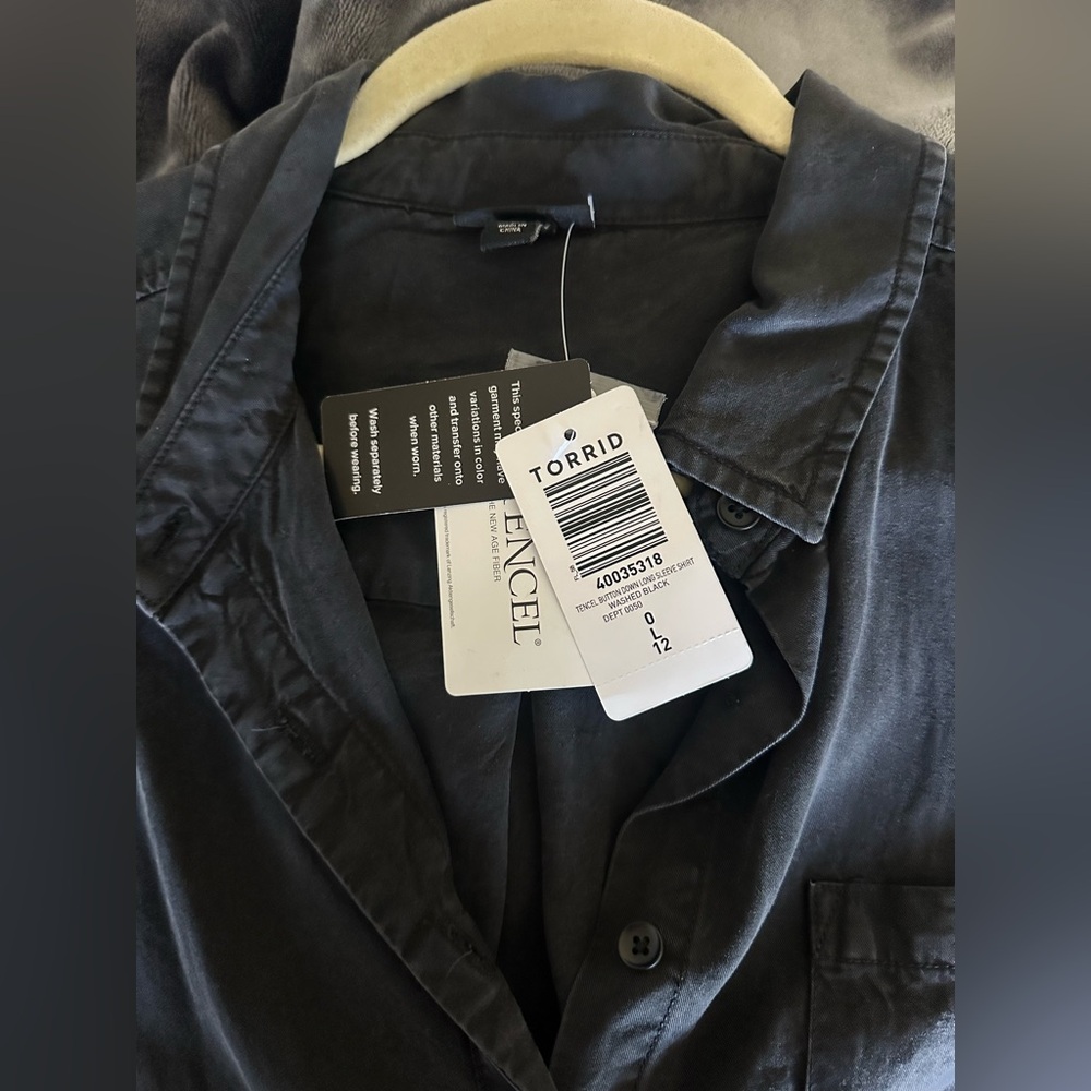 Torrid Lizzie TENCEL™ Button-Down Shirt - (12/14) - Picture 4 of 5